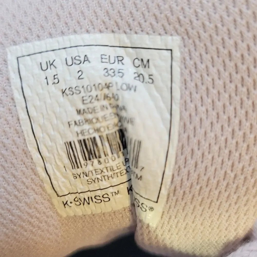 BRAND NEW K-SWISS LACE UP CLOSURE YOUTH11 SNEAKER